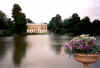 Gegenberliegende Seite des Sees mit Springbrunnen - Kew Gardens